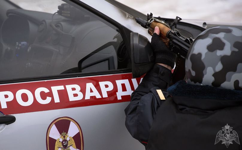 В Пскове росгвардейцы задержали подозреваемых в хищении