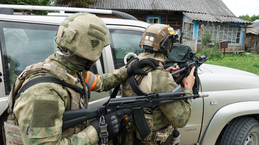 В Псковской области сотрудники спецподразделений Росгвардии отработали действия по нейтрализации террористов