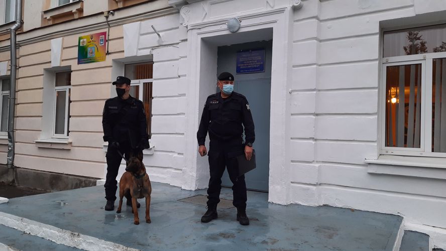В Псковской области росгвардейцы обеспечили общественную безопасность при проведении мероприятий, посвященных Дню знаний 
