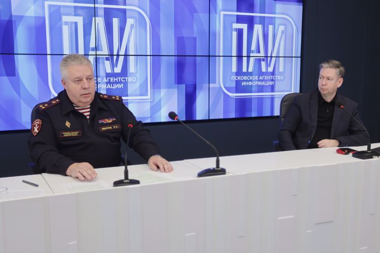 В Пскове прошла пресс-конференция начальника регионального Управления Росгвардии полковника полиции Игоря Иванова