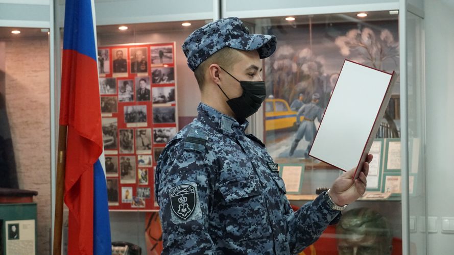 В Пскове молодые росгвардейцы присягнули на верность Родине