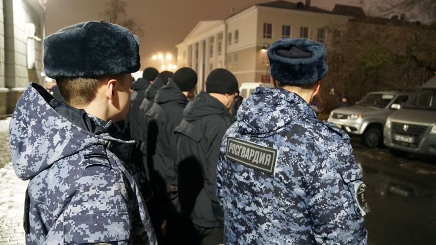 В новогоднюю ночь в обеспечении общественной безопасности принимают участие сотрудники регионального Управления Росгвардии