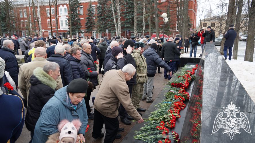Росгвардейцы почтили память погибших участников боевых действий в Афганистане