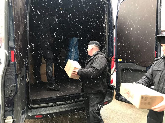 Псковским росгвардейцам - участникам специальной военной операции передали дополнительное оснащение