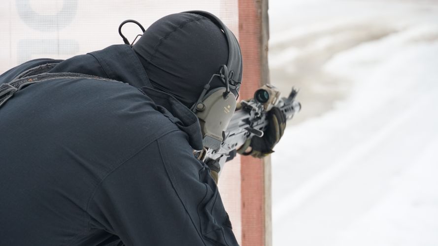 В Пскове прошел турнир по практической стрельбе, посвященный 30-летию образования СОБР «Гепард» Росгвардии