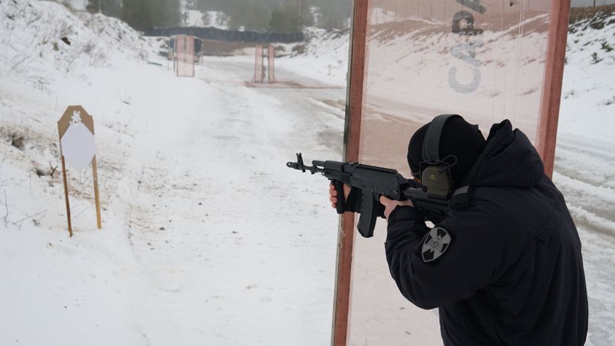 В Пскове прошел турнир по практической стрельбе, посвященный 30-летию образования СОБР «Гепард» Росгвардии
