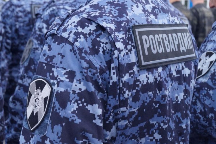 В Пскове росгвардейцы задержали подозреваемую в краже 