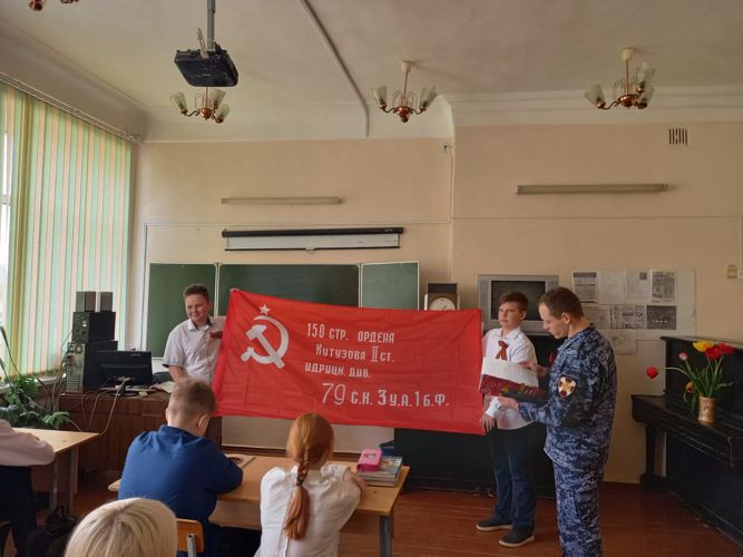 "Разговор о важном" провели росгвардейцы в псковской школе