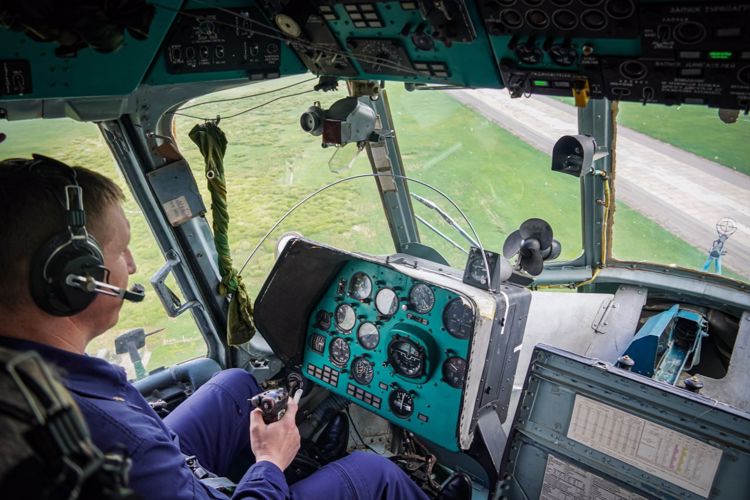 Лётчики авиационной эскадрильи Северо-Западного округа Росгвардии отработали тушение очагов возгораний в лесных массивах