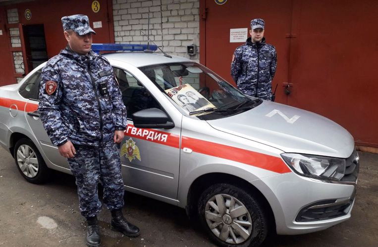 Псковские росгвардейцы участвуют во всероссийской акции «Бессмертный автополк»
