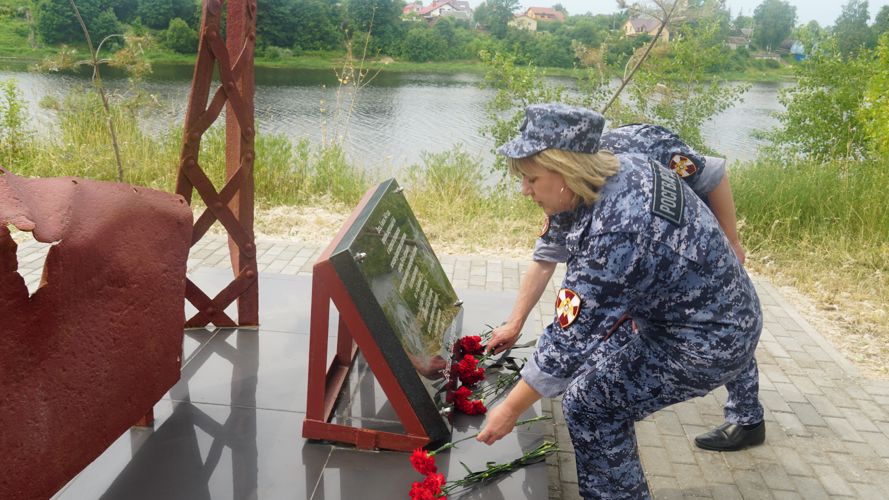 Псковские росгвардейцы почтили память погибших в Великой Отечественной войне