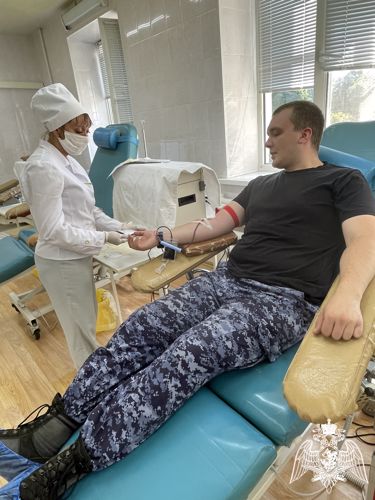 Псковские росгвардейцы приняли участие в добровольной сдачи крови