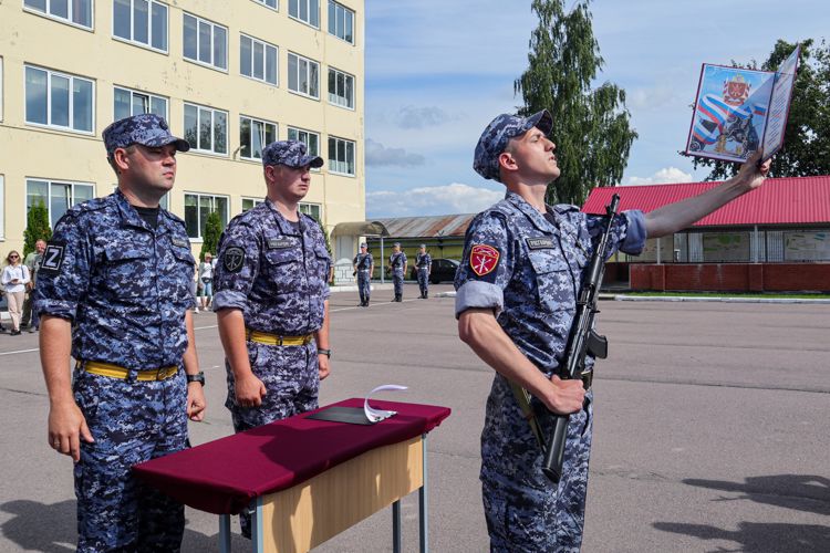 Псковичи, призванные на службу в Росгвардию приняли Военную присягу
