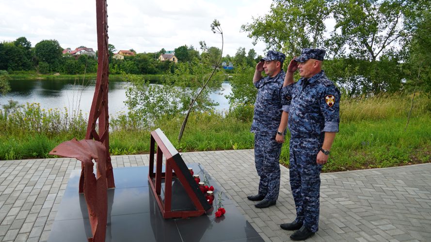 Росгвардейцы почтили память защитников города Пскова
