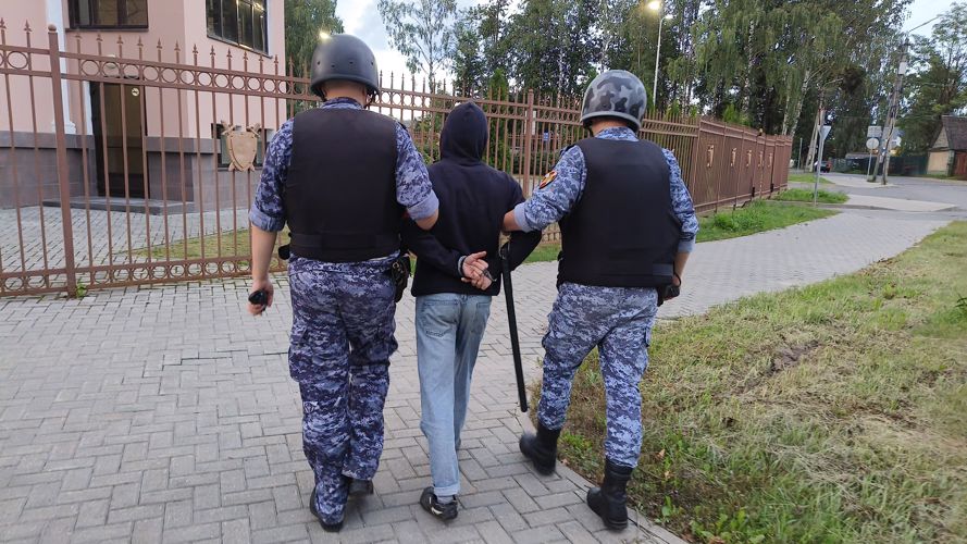 Росгвардейцы задержали псковичей совершивших хищение из магазинов