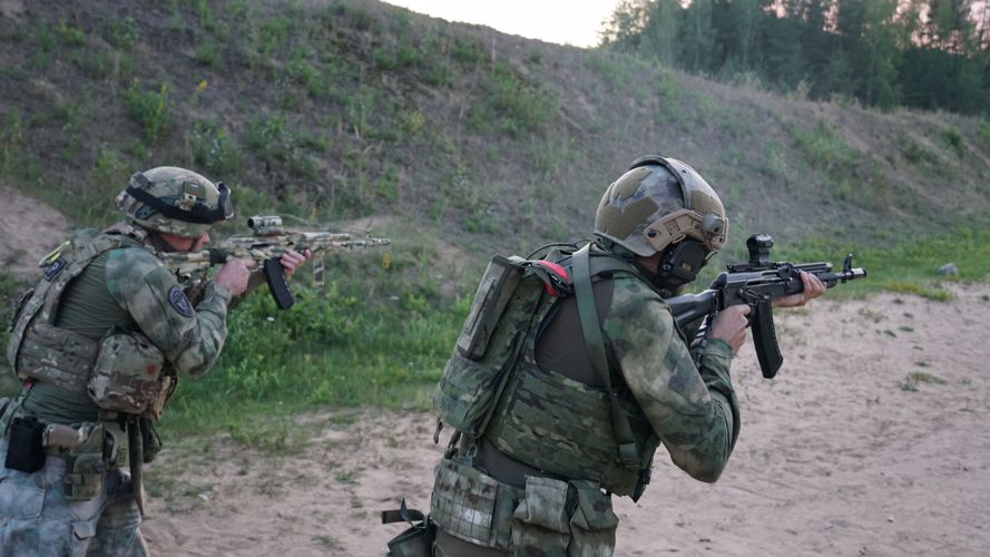 Сотрудники псковского СОБР «Гепард» Росгвардии провели занятия по огневой подготовке