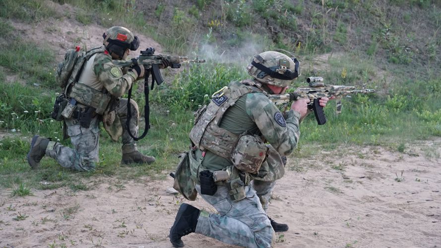 Сотрудники псковского СОБР «Гепард» Росгвардии провели занятия по огневой подготовке