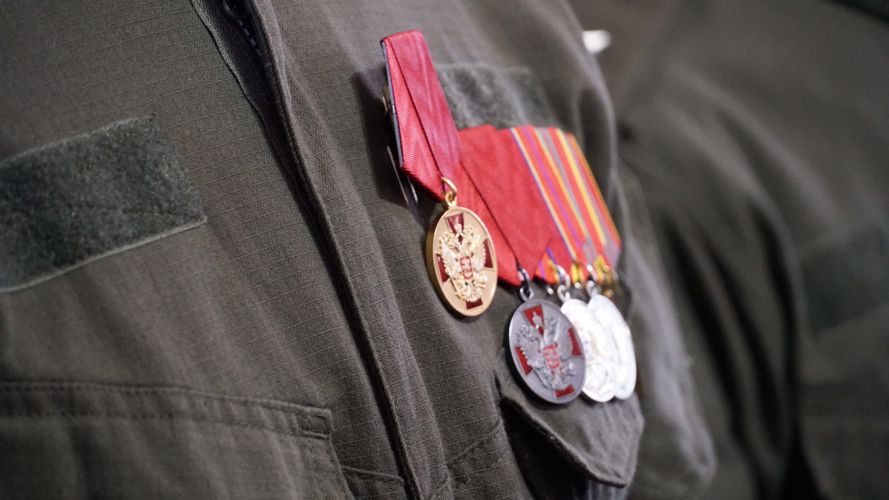 В Пскове росгвардейцам-участникам спецоперации вручены государственные награды