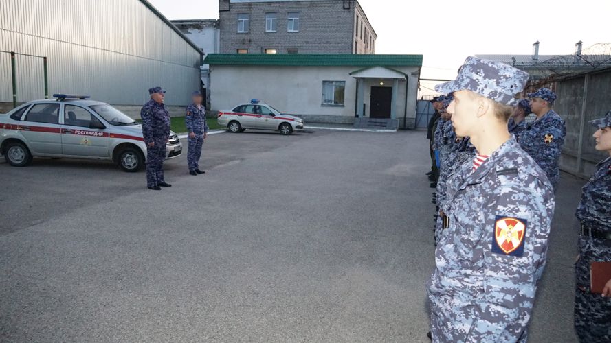 В Пскове прошёл гарнизонный развод подразделений Управления Росгвардии, заступающих на службу по охране общественного порядка