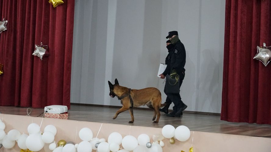 В Псковской области росгвардейцы  обеспечивают общественную безопасность при проведении мероприятий,  посвященных Дню знаний