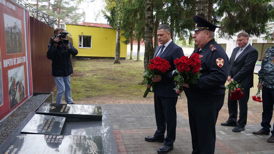 Сотрудников ОМОН «Кром» Росгвардии поздравили с днем образования спецподразделения