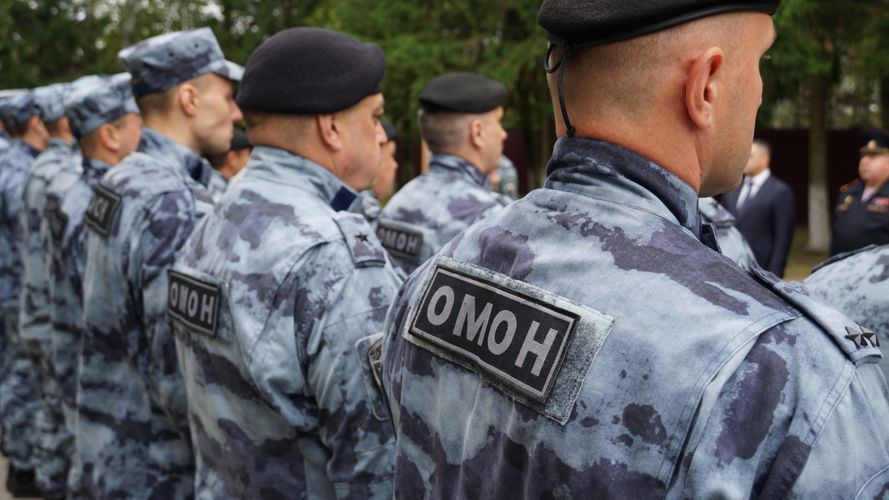 Сотрудников ОМОН «Кром» Росгвардии поздравили с днем образования спецподразделения