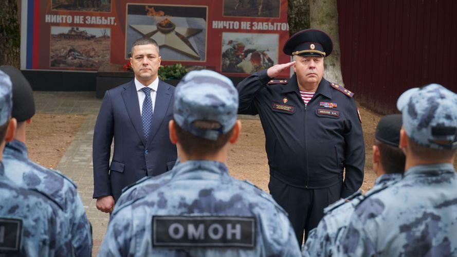Сотрудников ОМОН «Кром» Росгвардии поздравили с днем образования спецподразделения