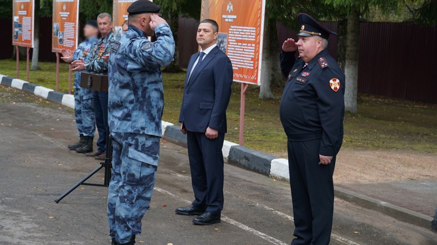 Сотрудников ОМОН «Кром» Росгвардии поздравили с днем образования спецподразделения
