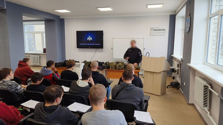 Росгвардейцы провели профориентационное занятие для учащихся Политехнического колледжа