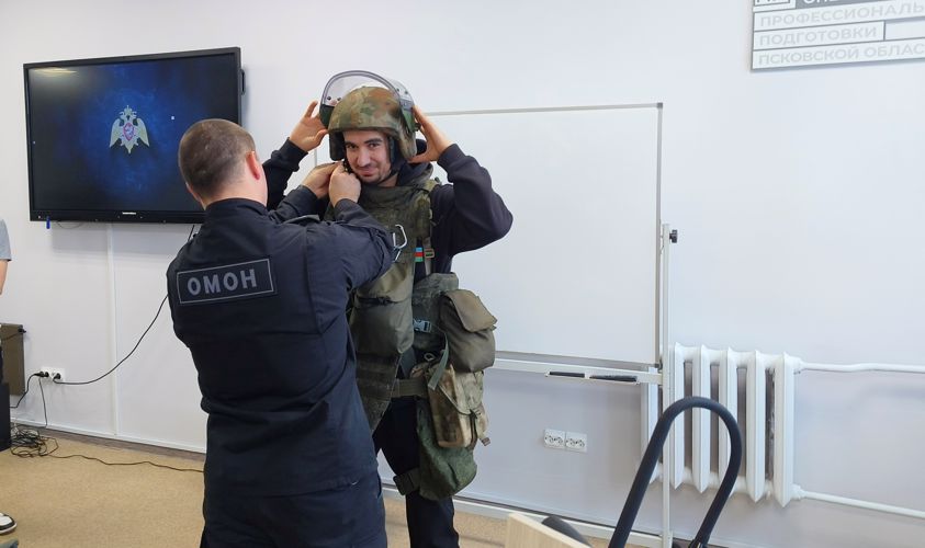 Росгвардейцы провели профориентационное занятие для учащихся Политехнического колледжа