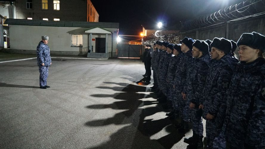 В Пскове прошёл гарнизонный развод подразделений Росгвардии, заступающих на службу по охране общественного порядка