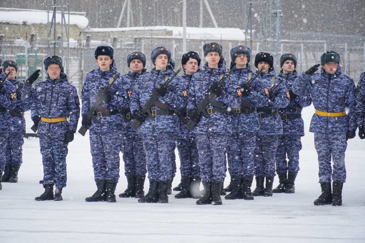 Призванные на службу в Росгвардию псковичи приняли Военную присягу