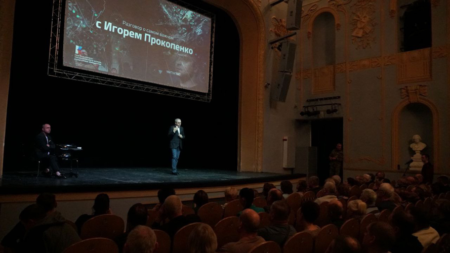 Росгвардейцы приняли участие в творческой встрече «Разговор о самом важном с Игорем Прокопенко» в Пскове