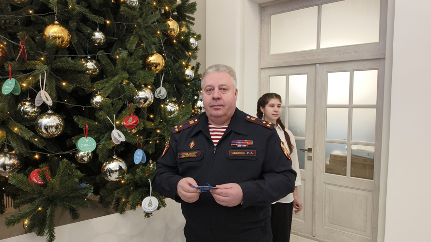 Начальник Управления Росгвардии по Псковской области принял участие в благотворительной акции «Ёлка желаний»