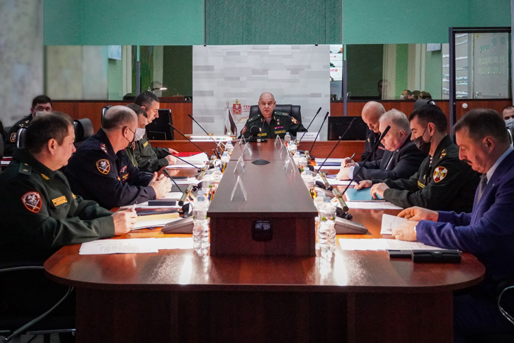 Оперативный штаб СЗО Росгвардии обсудил обеспечение безопасности новогодних праздников и выборов  