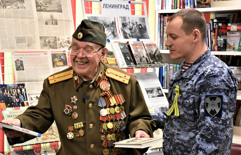 Росгвардейцы приняли участие во встрече с защитником блокадного Ленинграда