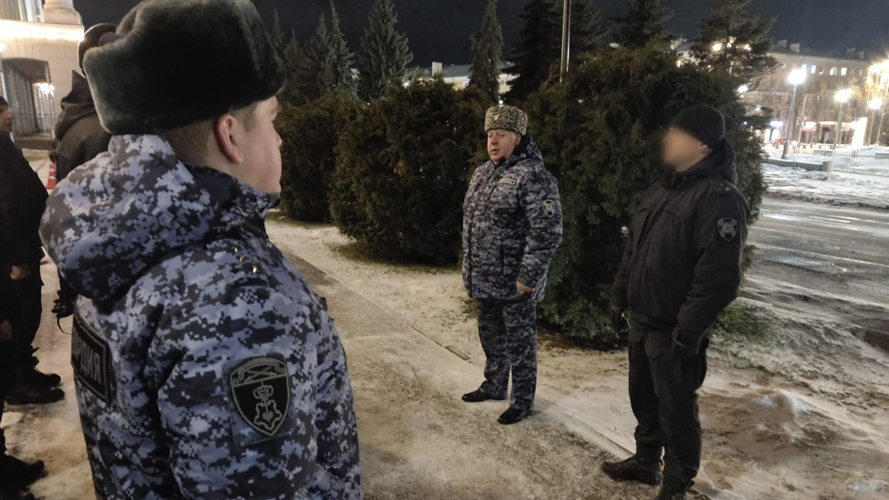Росгвардейцы принимают участие в обеспечении общественной безопасности в Новогоднюю ночь