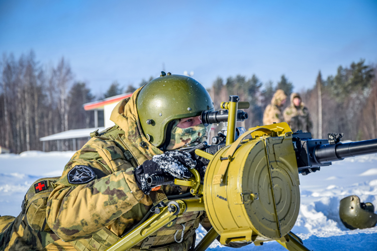 Под Санкт-Петербургом псковские росгвардейцы провели боевые стрельбы