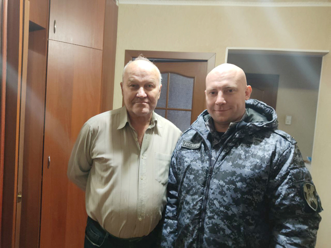 Псковские росгвардейцы поздравили с Днём защитника Отечества отцов погибших товарищей