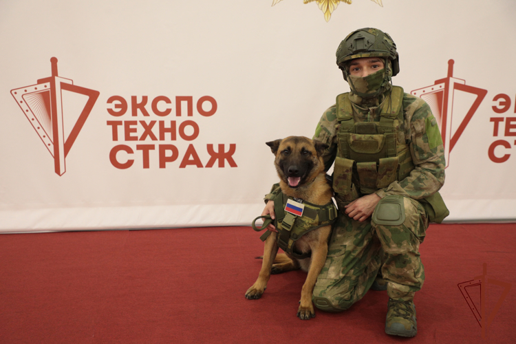 Псковские росгвардейцы принимают участие в выставке Росгвардии «Экспотехностраж. День передовых технологий»