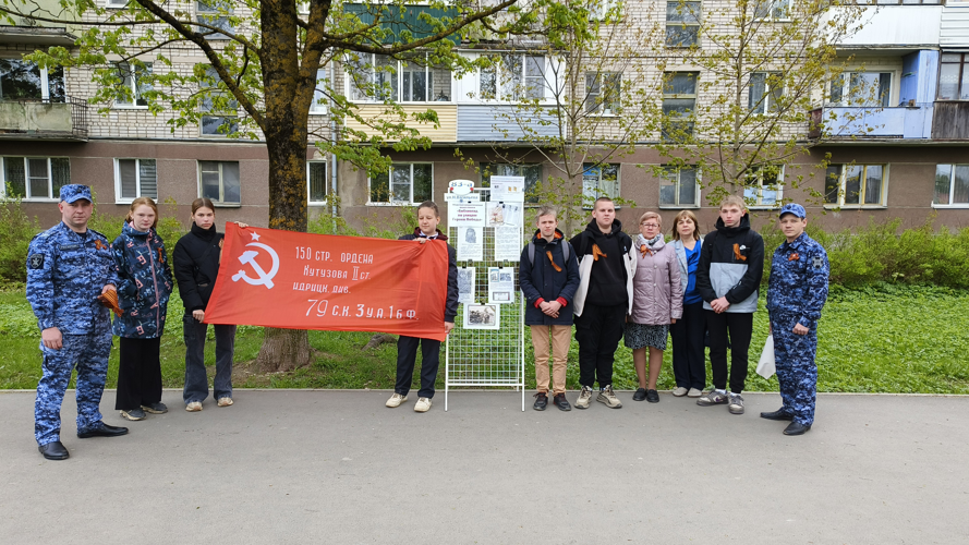 В Пскове прошла патриотическая акция «Библиогид по улицам Героев Победы»