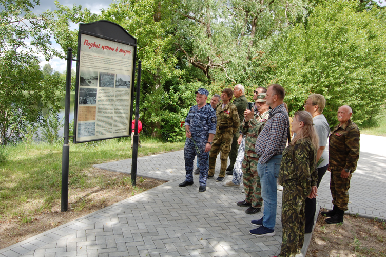  Ветераны 33-й бригады оперативного назначения Северо-Западного округа Росгвардии во время автопробега встретились с сотрудниками и военнослужащими Управления Росгвардии по Псковской области и членами семей погибших военнослужащих при исполнении служебного и воинского долга