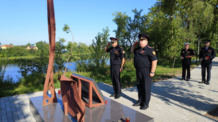 Росгвардейцы почтили память защитников Пскова