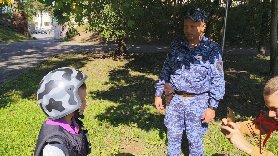 В Псковской области продолжается всероссийская акция «Каникулы с Росгвардией»