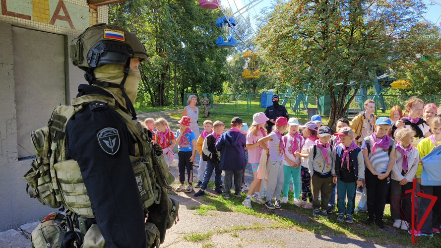 В Псковской области продолжается всероссийская акция «Каникулы с Росгвардией» 