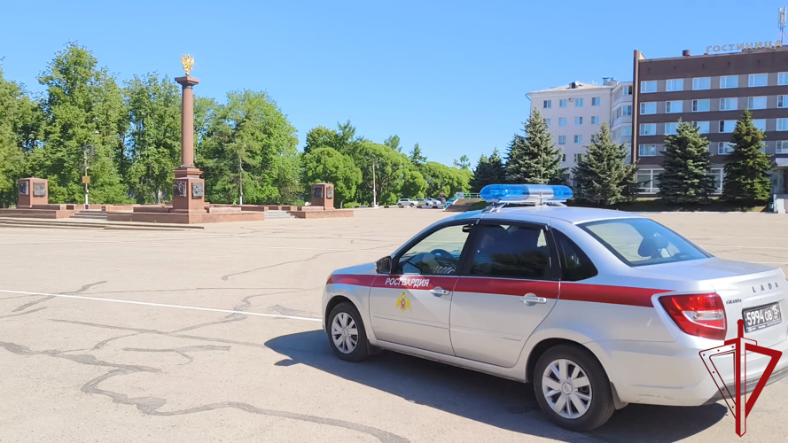 В Великих Луках росгвардейцы задержали подозреваемого в краже