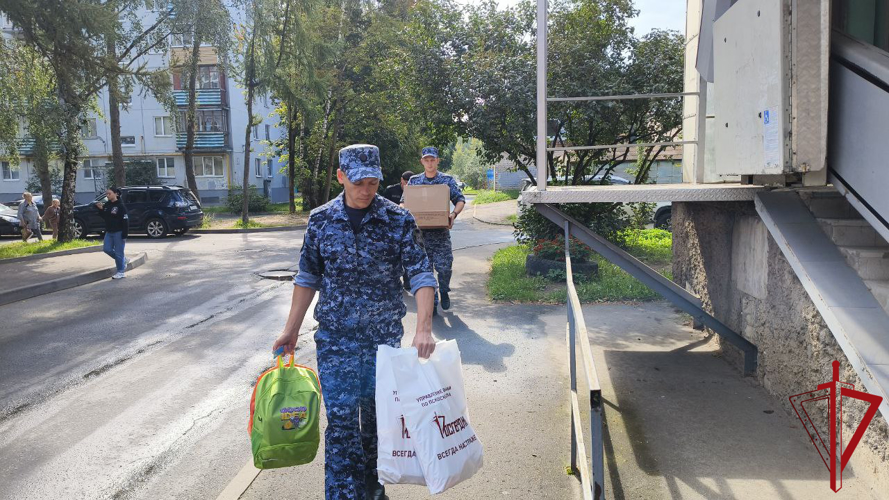 Росгвардейцы приняли участие в акции «Собери рюкзак добра»