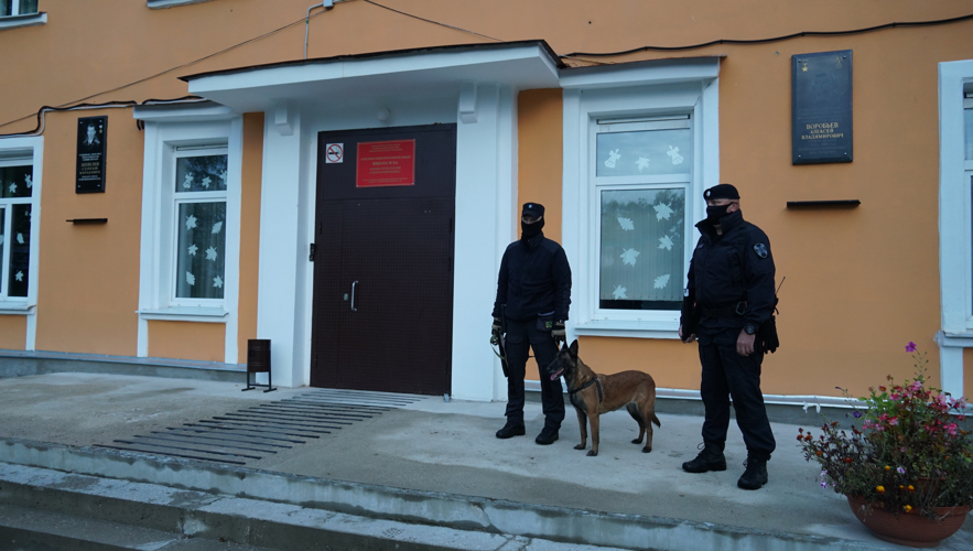 В Псковской области росгвардейцы  обеспечивают общественную безопасность при проведении мероприятий,  посвященных началу нового учебного года