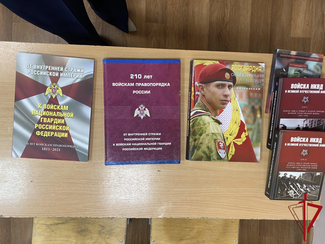 В Пскове росгвардейцы провели Урок мужества  