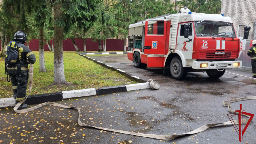 Росгвардейцы совместно с сотрудниками МЧС провели противопожарные учения